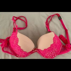 Victoria’s Secret push up bra—Brand New!